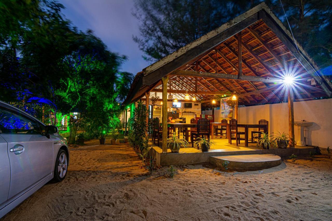 Comfort Beach Hotel Arugam Bay Bagian luar foto