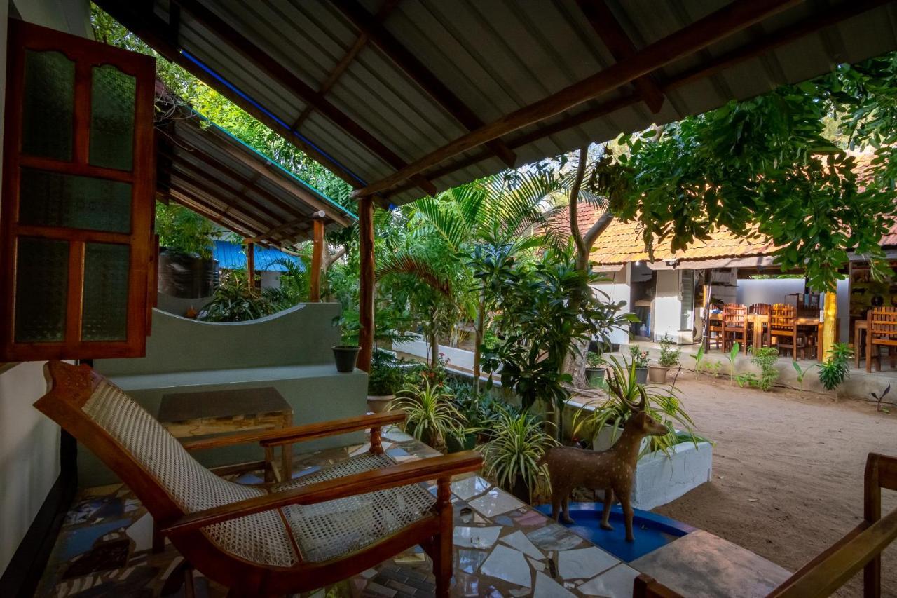 Comfort Beach Hotel Arugam Bay Bagian luar foto